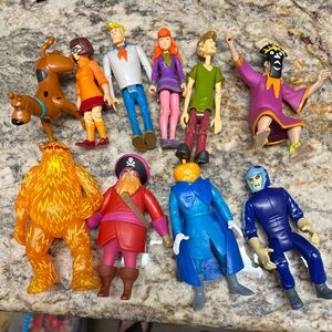Scooby Doo Action Figures and Ghost Patrol Mystery Machine